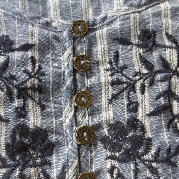 Xhilaration Floral Embroidered Peplum Top - Picture 3 of 4